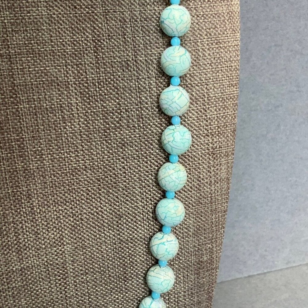 Vintage Crackle Beaded Necklace 24 In Light Blue Cream Retro Classic Beachy Chic - Picture 3 of 5
